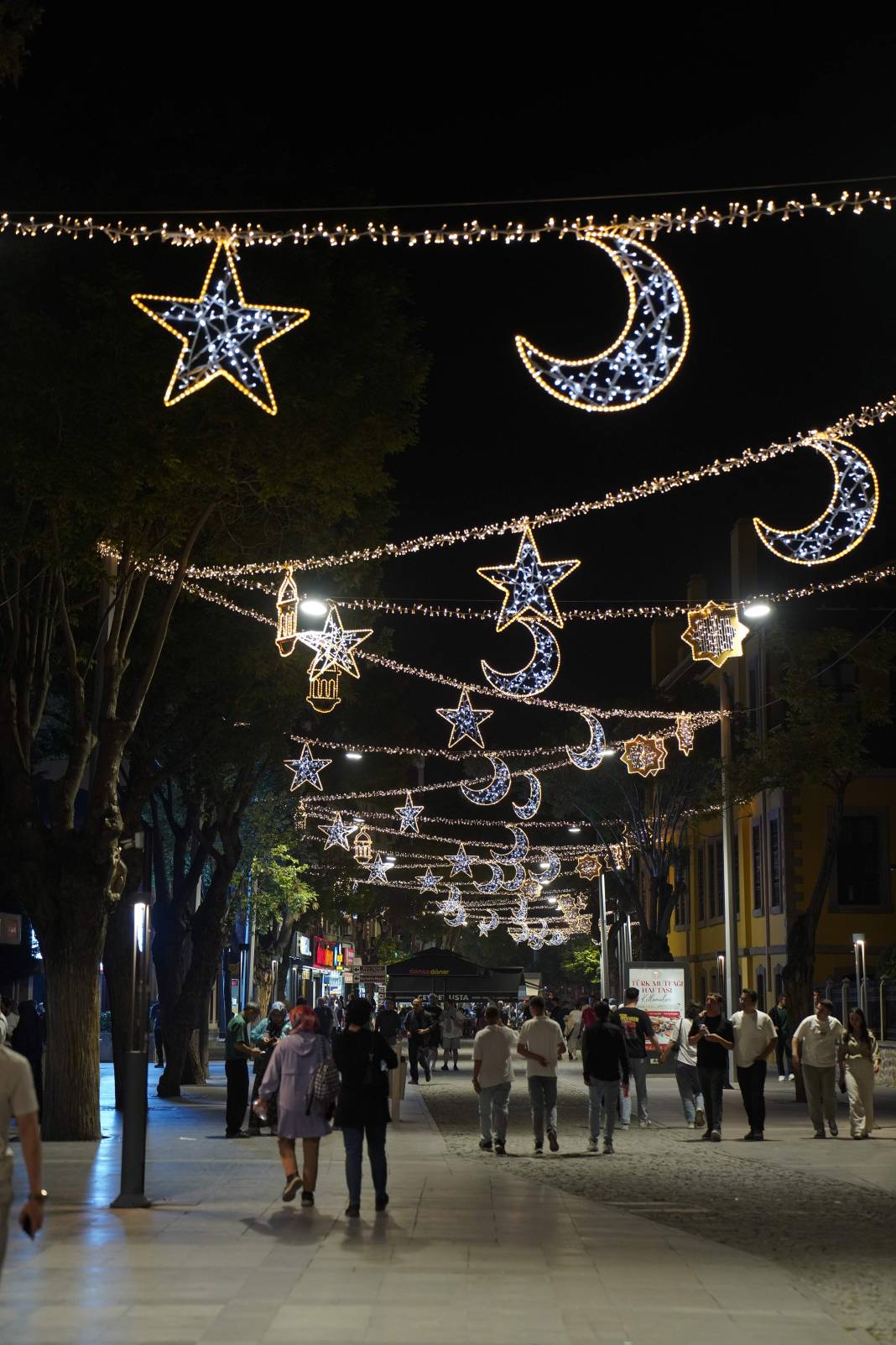 Konya bayrama hazır! Tarihi sokaklar yeniden ışıl ışıl 3